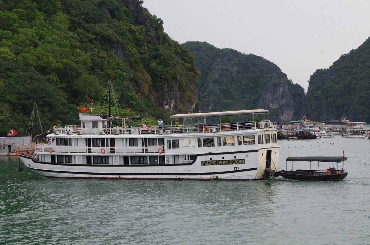 houseboatandtender.jpg