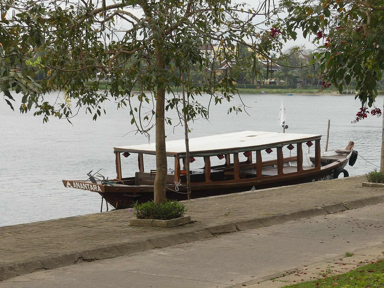 anantarariverboat2.jpg
