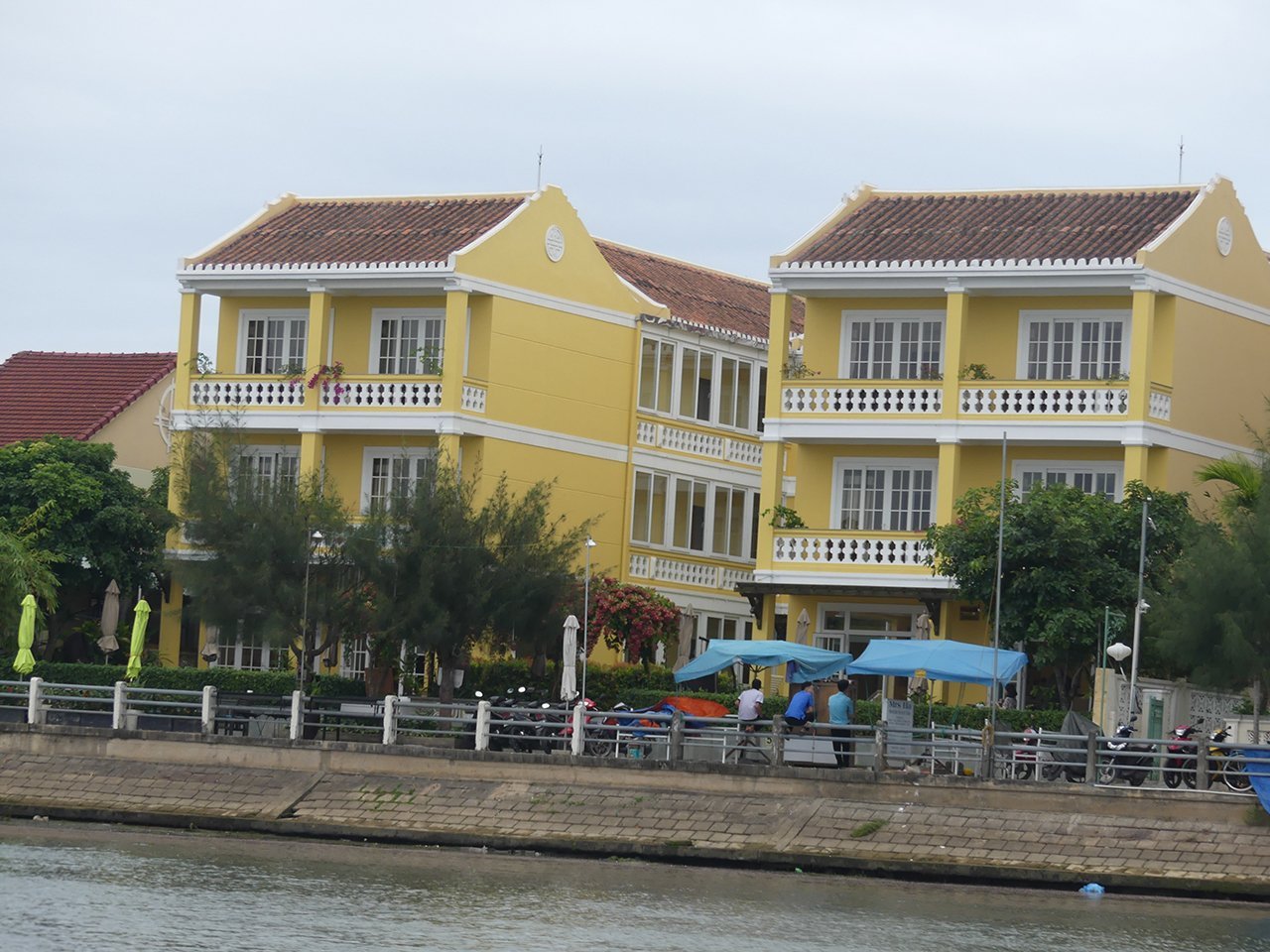 riverluxuryhouses.jpg