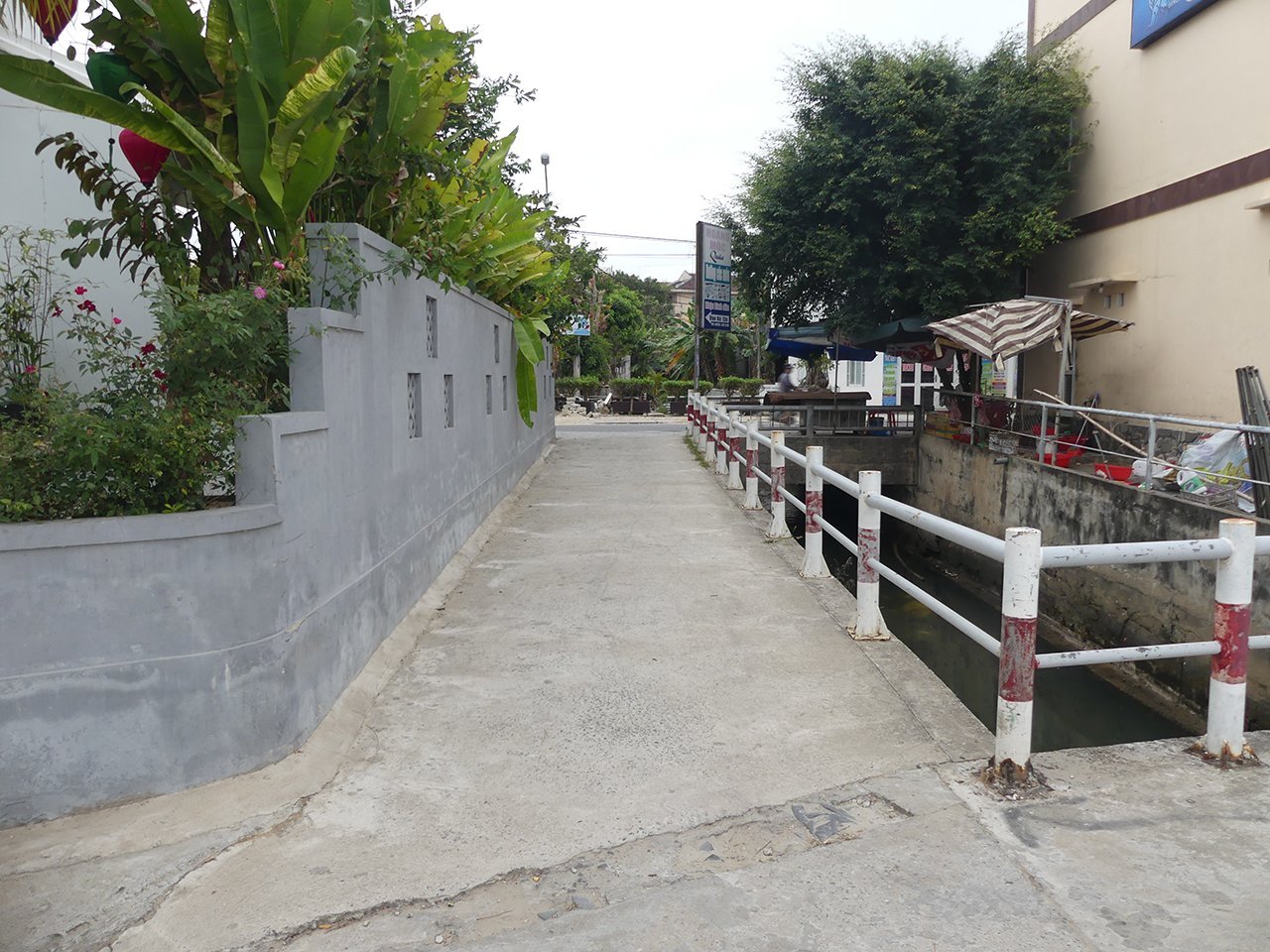 walkway.jpg