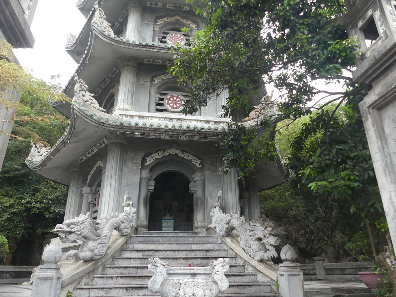 monument2.jpg